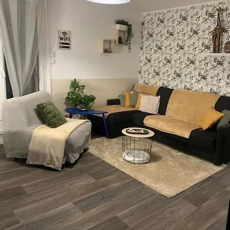 Cosy Next To Disneyland & Train Apartment