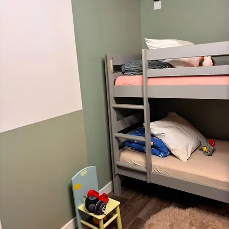 Cosy Next To Disneyland & Train Apartment *